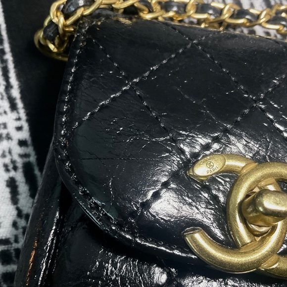 CHANEL BEAUTE MAKEUP CASHMERE & SILK SCARF & CROSSBODY BAG AND CHANGE/ KEY PURSE - Picture 4 of 16